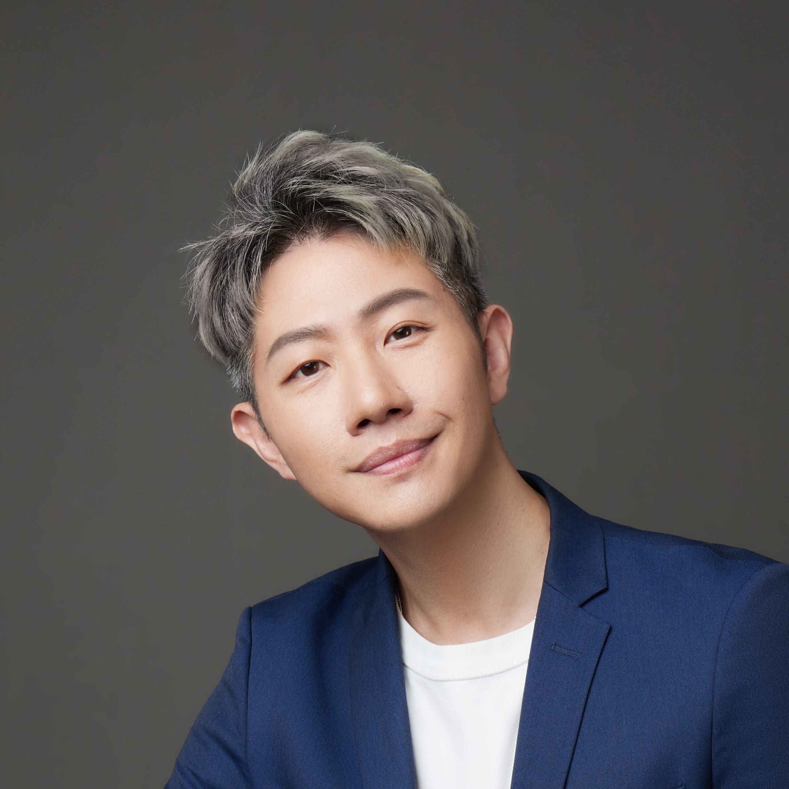 Shiao, Daniel (照片截半身)